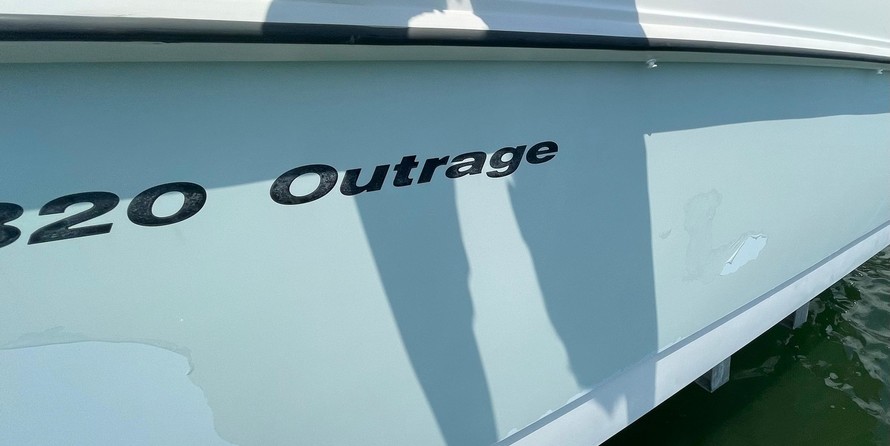 Boston Whaler 320 Outrage