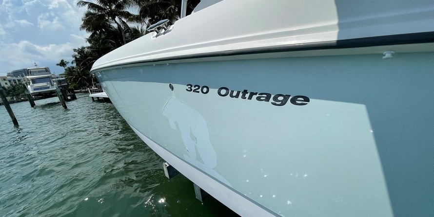 Boston Whaler 320 Outrage