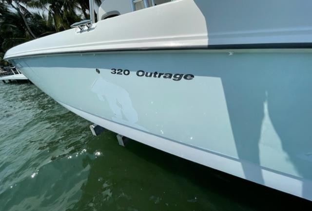 Boston Whaler 320 Outrage