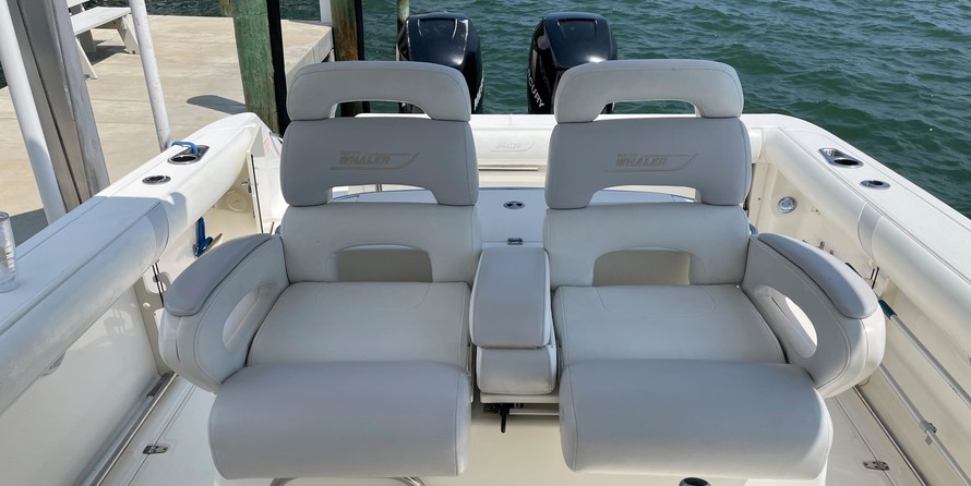 Boston Whaler 320 Outrage