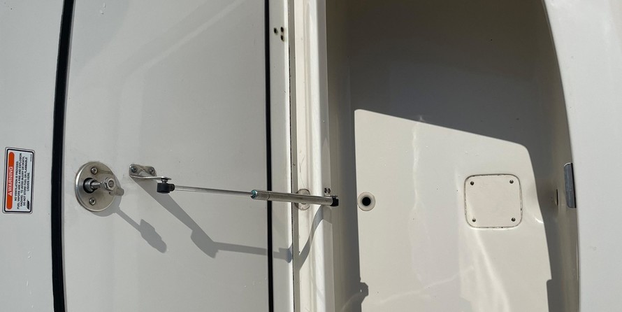 Boston Whaler 320 Outrage