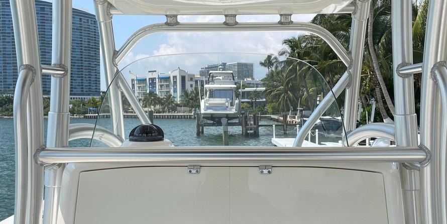 Boston Whaler 320 Outrage