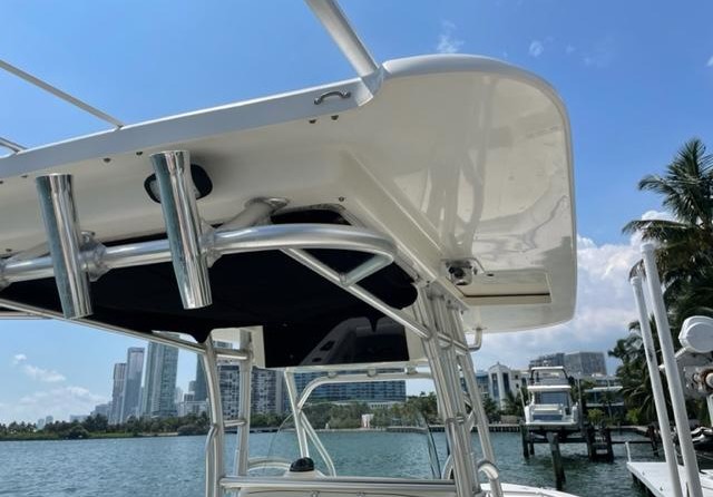 Boston Whaler 320 Outrage