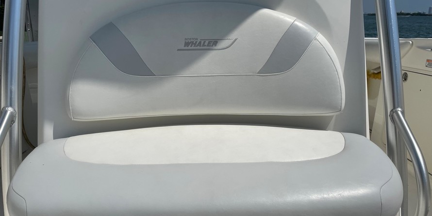 Boston Whaler 320 Outrage