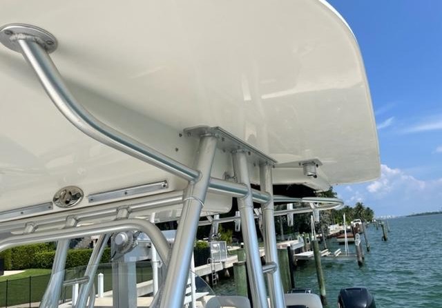 Boston Whaler 320 Outrage