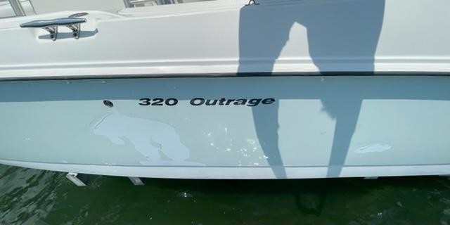 Boston Whaler 320 Outrage