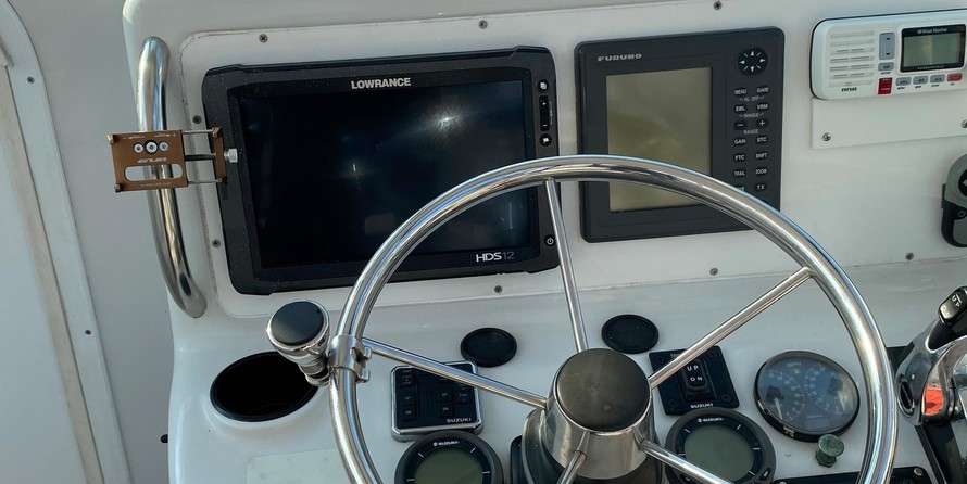 Glacier bay isle runner blue hull 2670