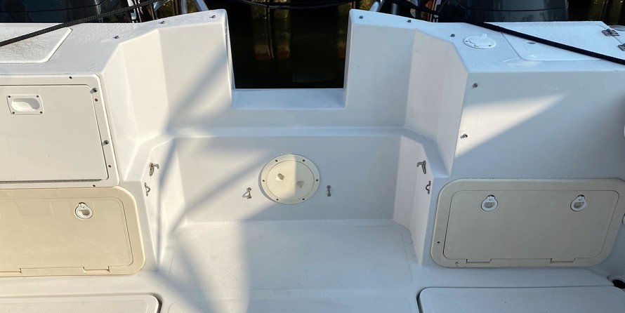 Glacier bay isle runner blue hull 2670