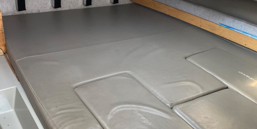 Glacier bay isle runner blue hull 2670