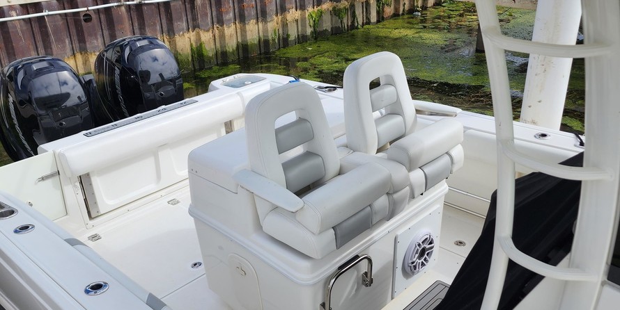 Boston Whaler 320 Outrage