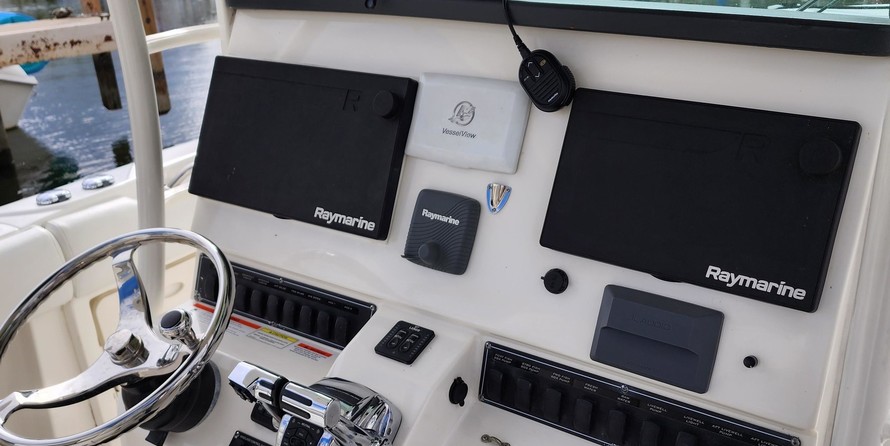 Boston Whaler 320 Outrage