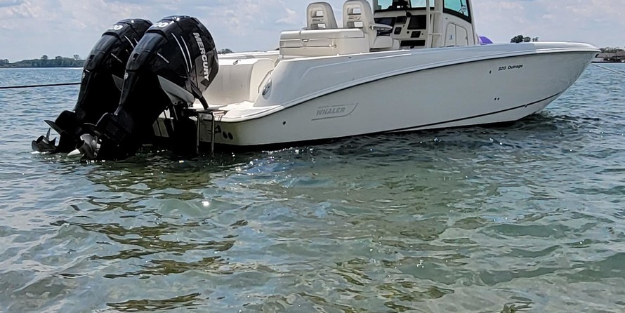 Boston Whaler 320 Outrage