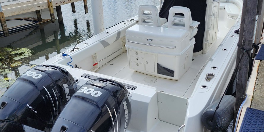 Boston Whaler 320 Outrage