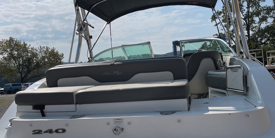 Sea Ray 240 Sundeck