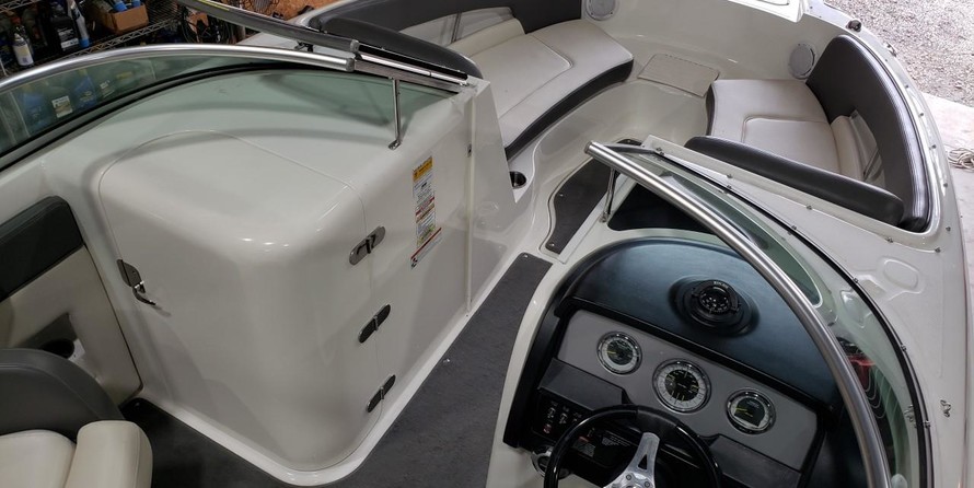 Sea Ray 240 Sundeck