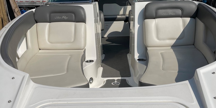 Sea Ray 240 Sundeck