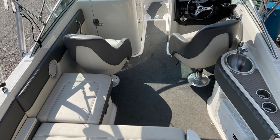 Sea Ray 240 Sundeck