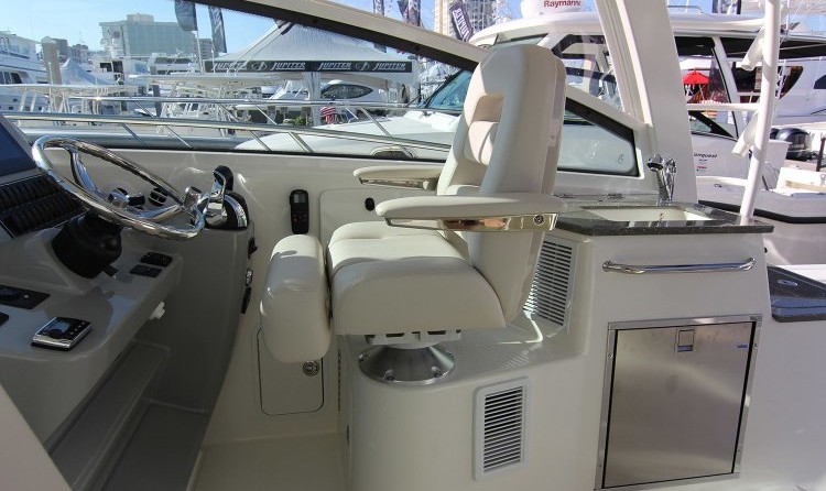 Boston Whaler 345 Conquest