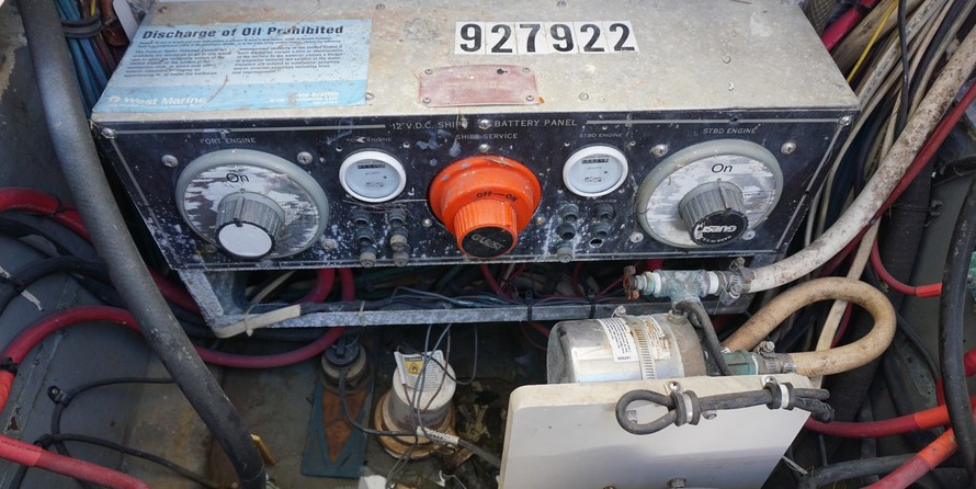 Hatteras 32 Flybridge Fisherman