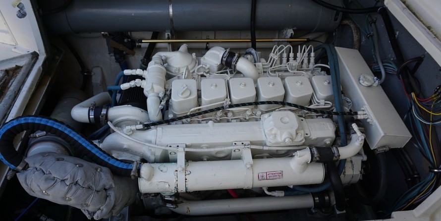 Hatteras 32 Flybridge Fisherman