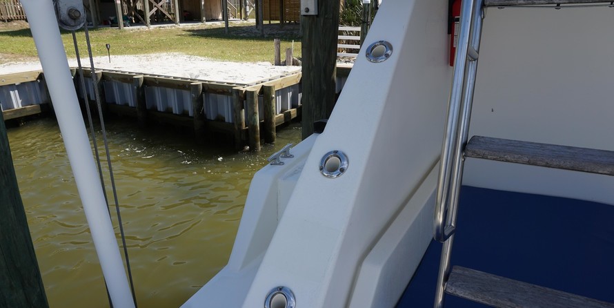 Hatteras 32 Flybridge Fisherman