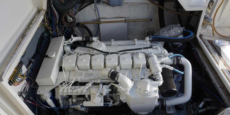 Hatteras 32 Flybridge Fisherman