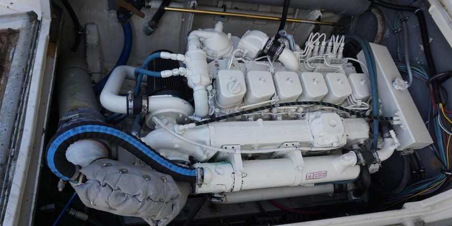 Hatteras 32 Flybridge Fisherman