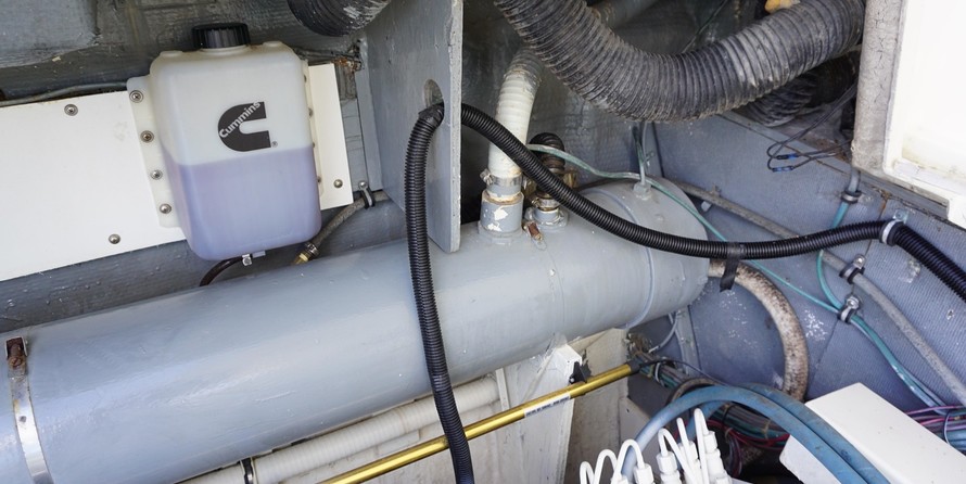 Hatteras 32 Flybridge Fisherman