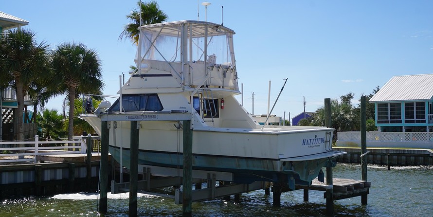 Hatteras 32 Flybridge Fisherman