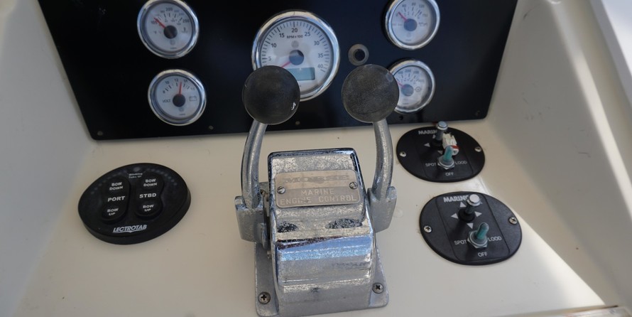 Hatteras 32 Flybridge Fisherman