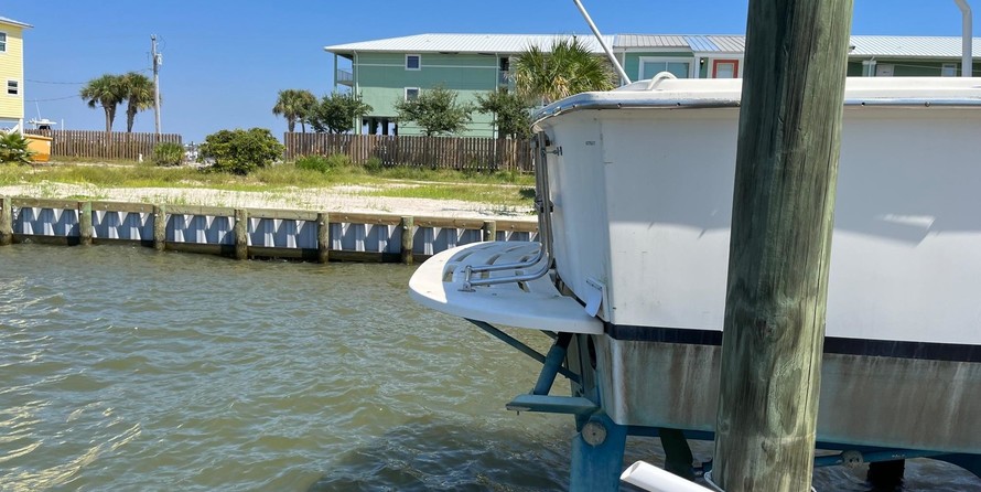 Hatteras 32 Flybridge Fisherman