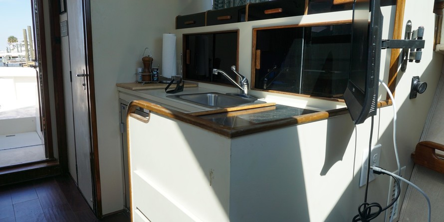 Hatteras 32 Flybridge Fisherman