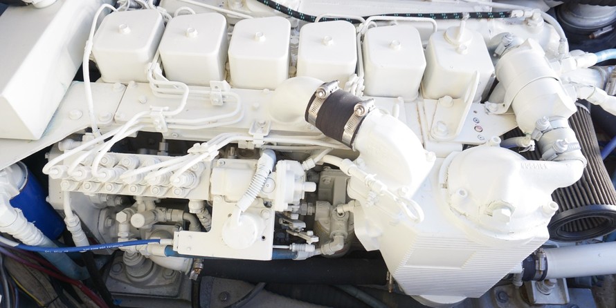 Hatteras 32 Flybridge Fisherman