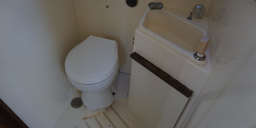 Hatteras 32 Flybridge Fisherman