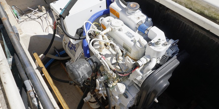 Hatteras 32 Flybridge Fisherman
