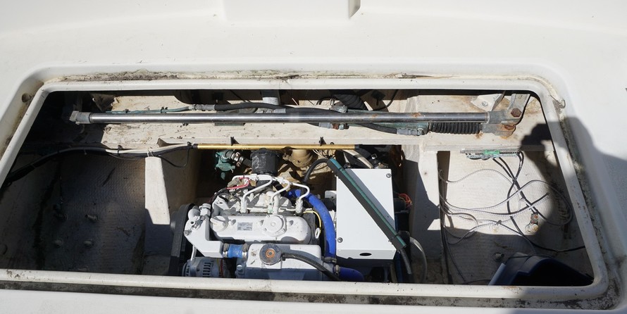 Hatteras 32 Flybridge Fisherman