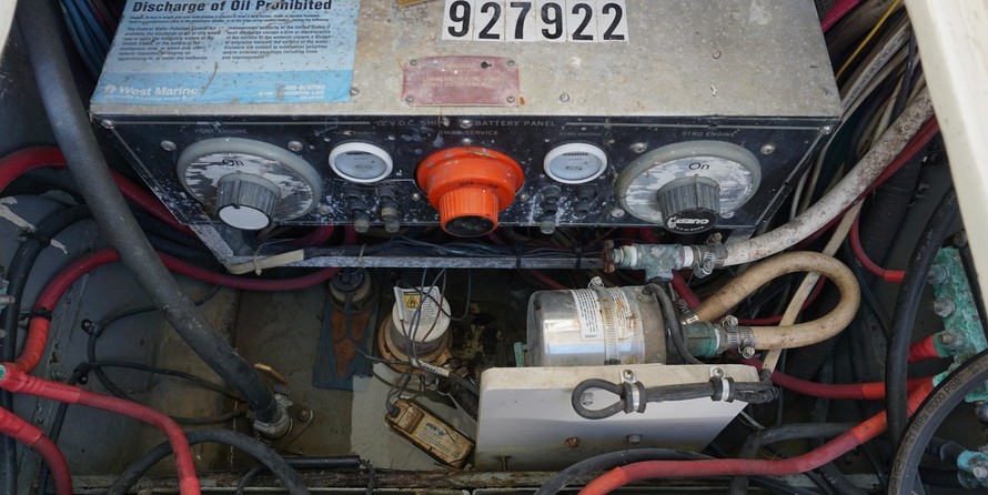 Hatteras 32 Flybridge Fisherman