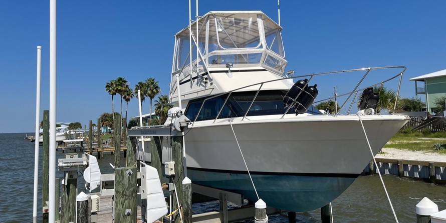Hatteras 32 Flybridge Fisherman