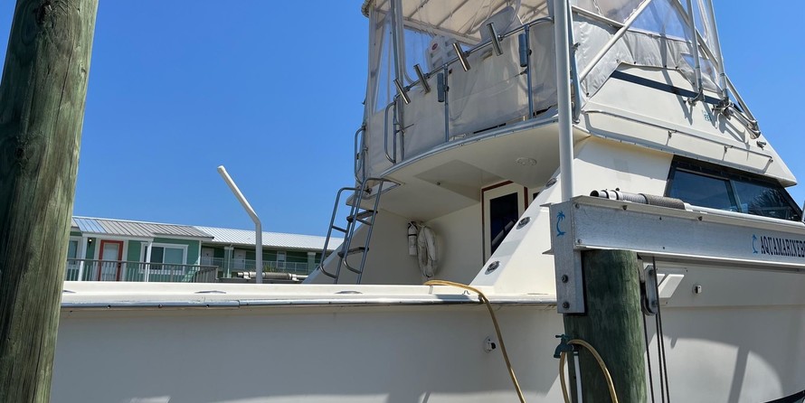 Hatteras 32 Flybridge Fisherman
