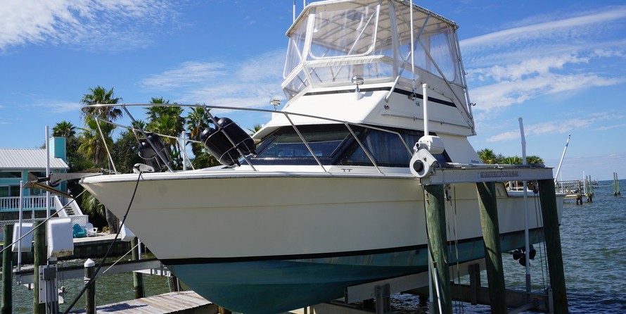 Hatteras 32 Flybridge Fisherman