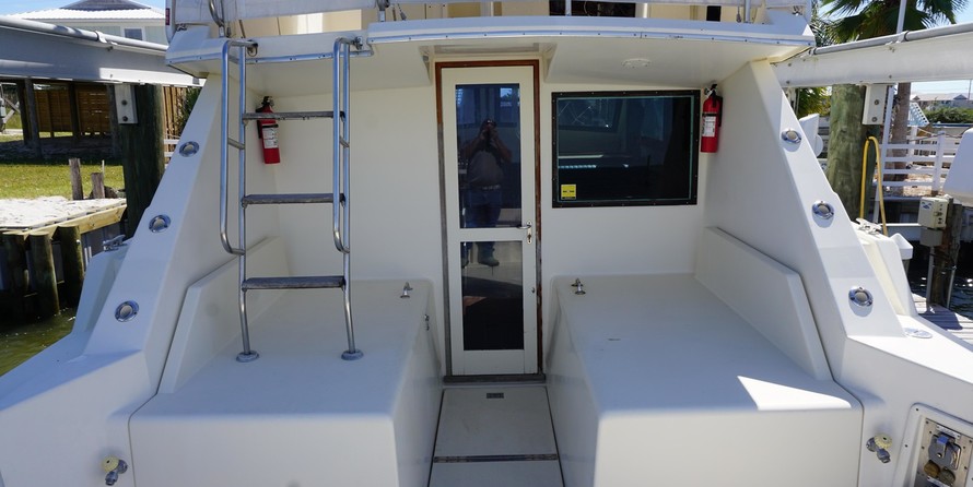 Hatteras 32 Flybridge Fisherman