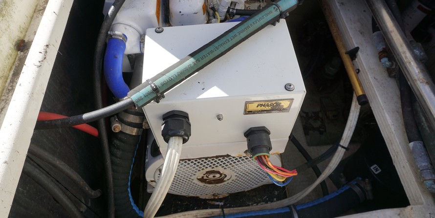 Hatteras 32 Flybridge Fisherman