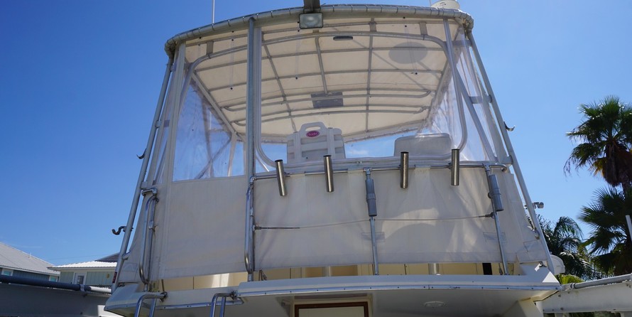Hatteras 32 Flybridge Fisherman