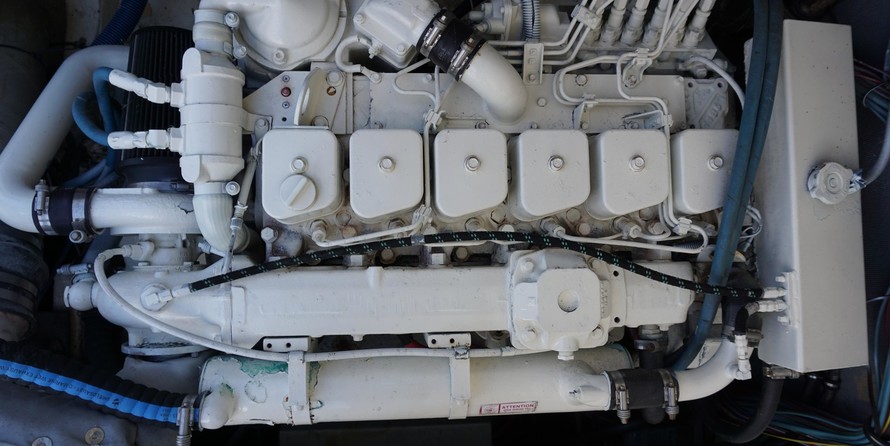 Hatteras 32 Flybridge Fisherman