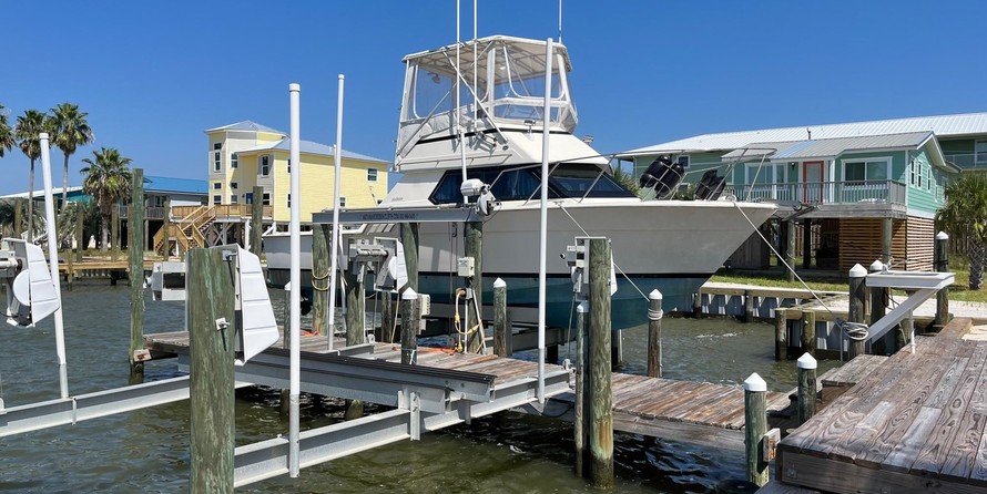 Hatteras 32 Flybridge Fisherman