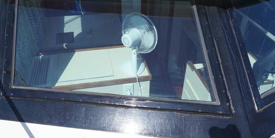 Hatteras 32 Flybridge Fisherman