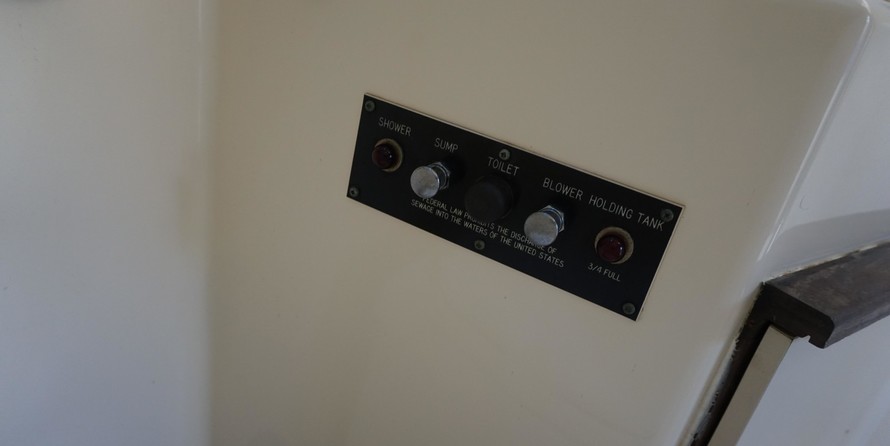 Hatteras 32 Flybridge Fisherman