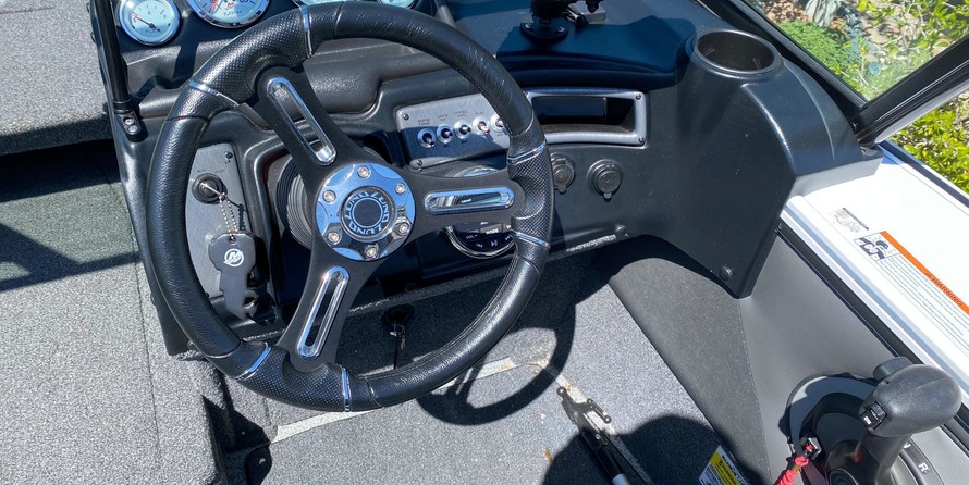 Lund Boats 1875 Crossover XS