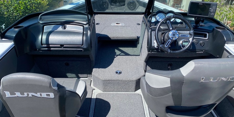 Lund Boats 1875 Crossover XS