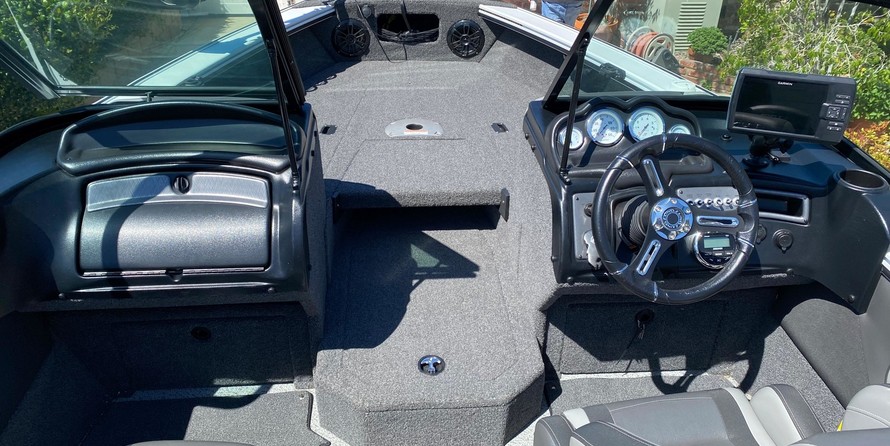 Lund Boats 1875 Crossover XS